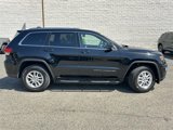 Used 2020 Jeep Grand Cherokee Laredo image 3