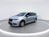 Used 2023 Chrysler Pacifica Touring-L image 4