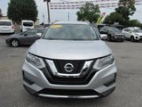 Used 2017 Nissan Rogue SV image 2