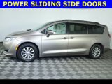 Used 2017 Chrysler Pacifica Touring-L image 4