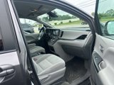 Used 2018 Toyota Sienna LE image 2