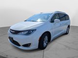 Used 2018 Chrysler Pacifica Touring-L image 2