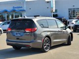 Used 2020 Chrysler Pacifica Touring-L w/ S Appearance Package image 5