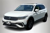 Used 2024 Volkswagen Tiguan SE w/ Panoramic Sunroof Package image 2