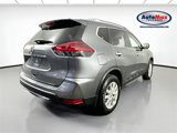 Used 2020 Nissan Rogue SV image 2