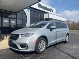 Used 2023 Chrysler Pacifica Touring-L image 2