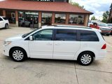 Used 2012 Volkswagen Routan SEL image 4
