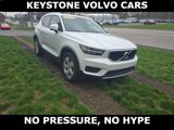 Used 2022 Volvo XC40 T5 Momentum image 1