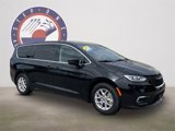 Used 2023 Chrysler Pacifica Touring-L image 2