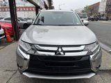 Used 2018 Mitsubishi Outlander SE image 2