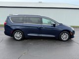 Used 2018 Chrysler Pacifica Touring-L image 2