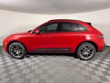 Certified 2022 Porsche Macan image 2