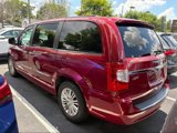 Used 2016 Chrysler Town & Country Touring-L image 3
