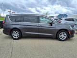 Used 2017 Chrysler Pacifica Touring image 2