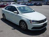 Used 2017 Volkswagen Jetta SE image 3