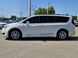 Used 2020 Chrysler Pacifica Limited image 3