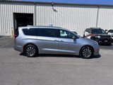 Used 2021 Chrysler Pacifica Touring-L image 4