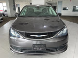 Used 2017 Chrysler Pacifica Touring image 2