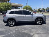 Used 2019 Jeep Cherokee Latitude Plus image 2