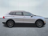 Used 2021 Volkswagen Tiguan SE w/ Panoramic Sunroof Package image 2