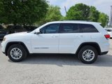 Used 2018 Jeep Grand Cherokee Laredo image 3