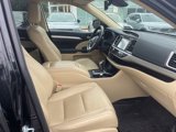 Used 2017 Toyota Highlander XLE image 3