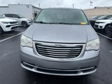 Used 2013 Chrysler Town & Country Touring image 3