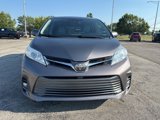 Used 2018 Toyota Sienna XLE image 2