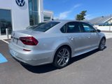 Used 2018 Volkswagen Passat 2.0T R-Line image 3