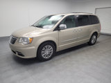 Used 2016 Chrysler Town & Country Touring-L image 2