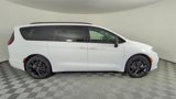 New 2025 Chrysler Pacifica Limited image 3