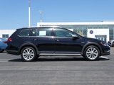 Used 2017 Volkswagen Golf Alltrack SE image 2