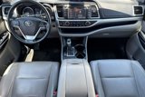 Used 2017 Toyota Highlander XLE image 3