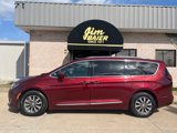 Used 2020 Chrysler Pacifica Touring-L image 2