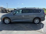 Used 2022 Chrysler Pacifica Touring-L image 4
