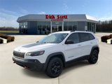 Used 2019 Jeep Cherokee Trailhawk w/ Comfort & Convenience Group image 2