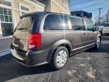 Used 2017 Dodge Grand Caravan SE image 4