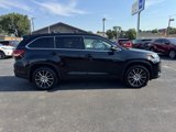 Used 2017 Toyota Highlander SE image 2