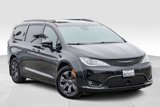 Used 2020 Chrysler Pacifica Limited w/ Advanced Safetytec Group image 2