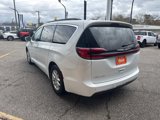 Used 2022 Chrysler Pacifica Touring-L image 5