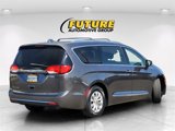 Used 2018 Chrysler Pacifica Touring-L image 4
