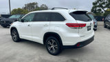 Used 2017 Toyota Highlander LE image 3
