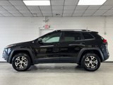 Used 2017 Jeep Cherokee Trailhawk image 3