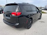Used 2020 Chrysler Pacifica Touring-L image 4