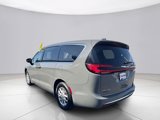 Used 2023 Chrysler Pacifica Touring-L image 5