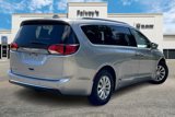 Used 2018 Chrysler Pacifica Touring-L image 2
