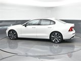 Used 2022 Volvo S60 B5 Momentum image 5