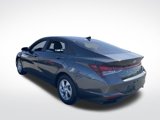 Used 2022 Hyundai Elantra SE w/ Preferred Accessory Package image 3