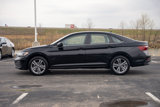 Used 2022 Volkswagen Jetta SE image 4