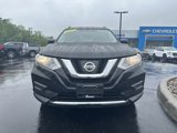 Used 2017 Nissan Rogue SV image 2